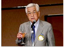 松木正通会員の乾杯で祝賀会のスタート